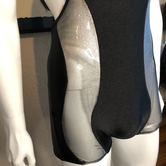 Mens SkinFit dangerous curves singlet size small. - Picture 3 of 8